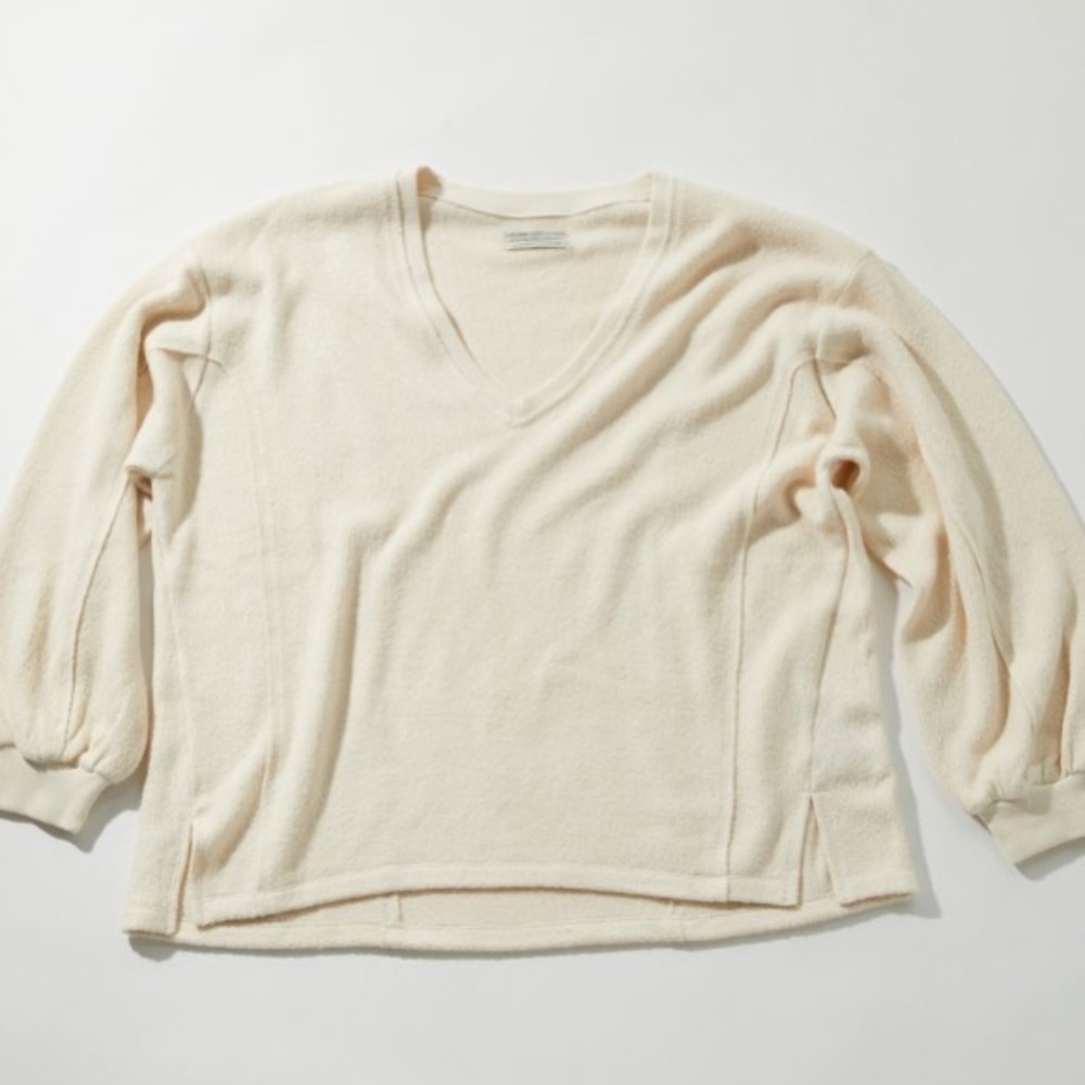 Urban Outfitters Lillu V-Neck pullover top Ivory